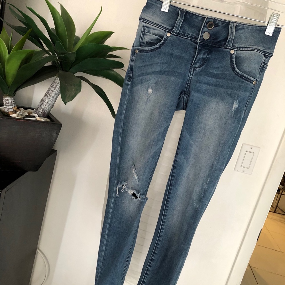 Ripped skinny jeans